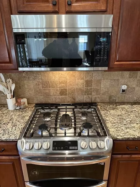 329 Forest Hill Rd, Springfield, MA 01128 photo 16