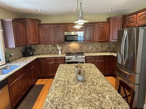 329 Forest Hill Rd, Springfield, MA 01128 photo 12