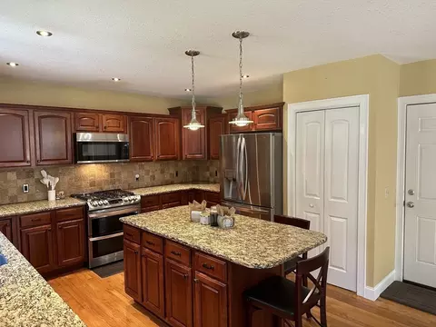 329 Forest Hill Rd, Springfield, MA 01128 photo 11