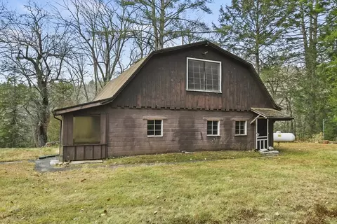 8 Tannery Rd, Sandisfield, MA 01255