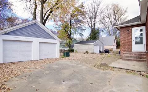 42 Fenwick St, Springfield, MA 01109 photo 3