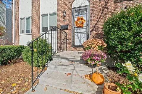 399 Pond St #D1, Braintree, MA 02184