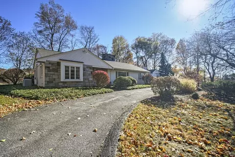 16 Terrace Dr, Worcester, MA 01609 photo 2