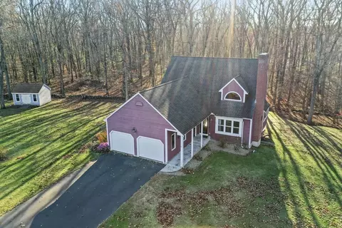 8 Horseshoe Ln, Millbury, MA 01527