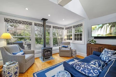 Living - 26 Franklin, Marblehead, MA 01945 photo 3 of 3