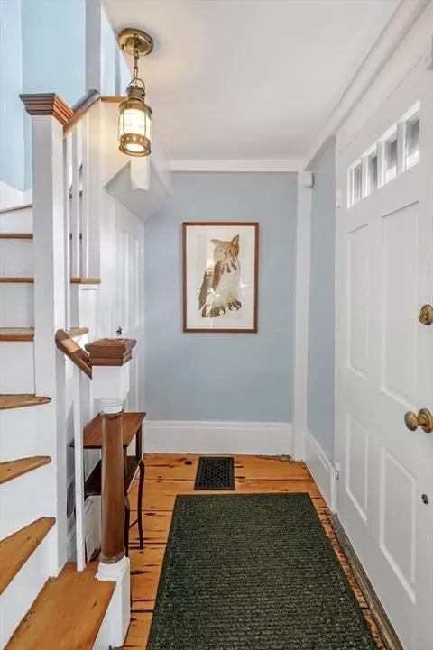 Entry Way - 26 Franklin, Marblehead, MA 01945 photo 2 of 4
