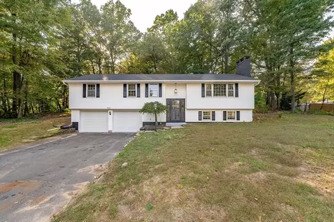 18 Glenwood Dr, Westfield, MA 01085