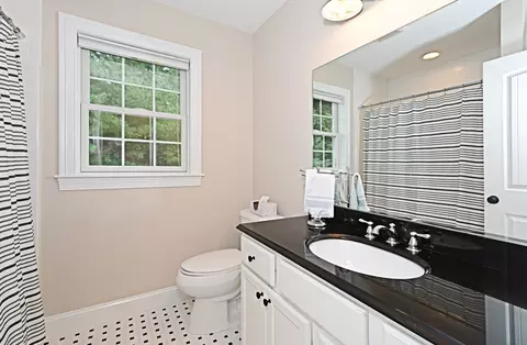 28 Beechmont St, Worcester, MA 01609 photo 27
