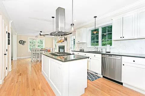 28 Beechmont St, Worcester, MA 01609 photo 5