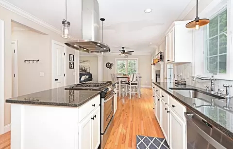 28 Beechmont St, Worcester, MA 01609 photo 4