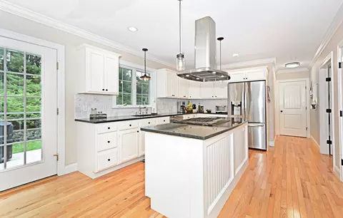 28 Beechmont St, Worcester, MA 01609 photo 6