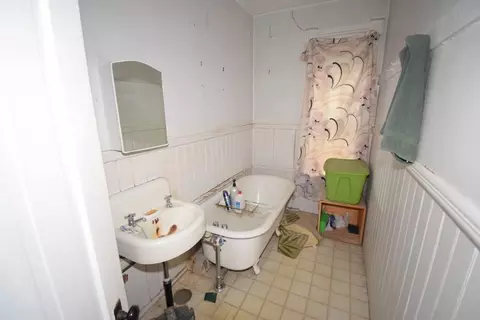 Bath - 36 Townsend St, Worcester, MA 01609 photo 1 of 1