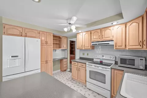319 Hyacinth St, Fall River, MA 02720 photo 25
