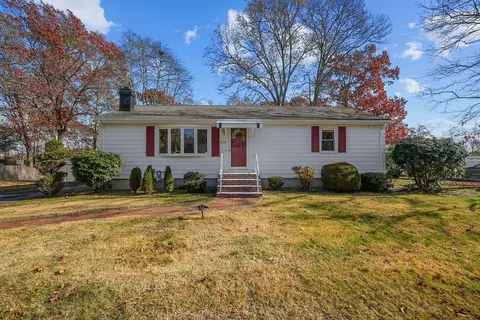 319 Hyacinth St, Fall River, MA 02720