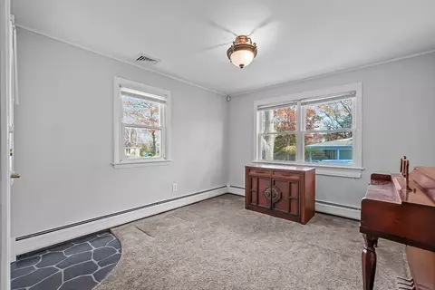 319 Hyacinth St, Fall River, MA 02720 photo 12