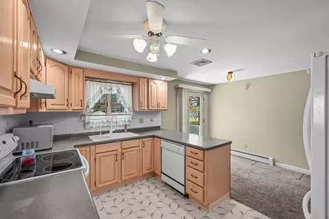 319 Hyacinth St, Fall River, MA 02720 photo 22