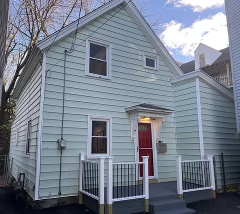 26 Spruce St, Fitchburg, MA 01420