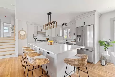 20 Skyline Dr, Dartmouth, MA 02747
