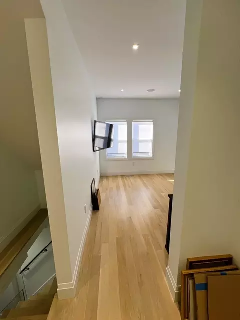 Entry Way - 16 Lindale Ave, Dedham, MA 02026 photo 2 of 5