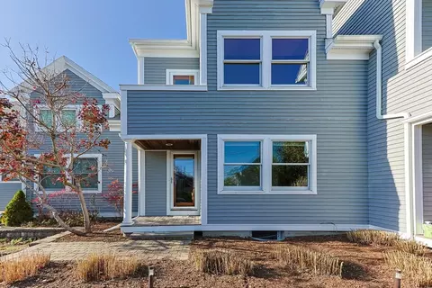 31 Franklin St #2, Provincetown, MA 02657