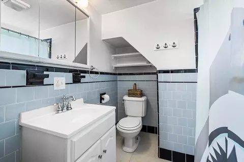 Bath - 10 Myrtle Rd, Gardner, MA 01440 photo 3 of 3