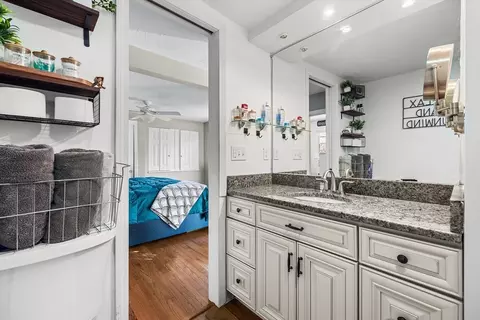 Bath - 10 Myrtle Rd, Gardner, MA 01440 photo 1 of 3