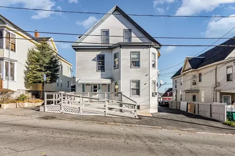 90 Gates St, Lowell, MA 01851