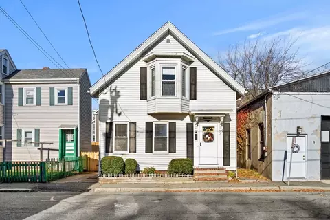 7 Foster St, Salem, MA 01970