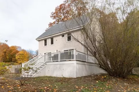 60 Greenwood Ln, Waltham, MA 02451