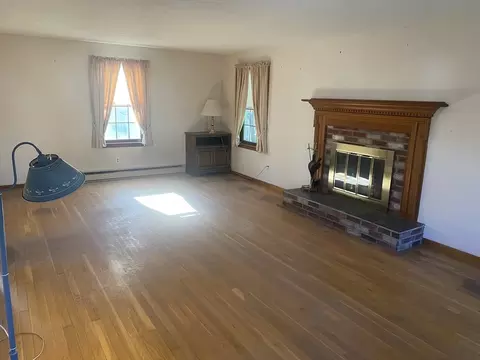 20 Gregory Ln, West Springfield, MA 01089 photo 2