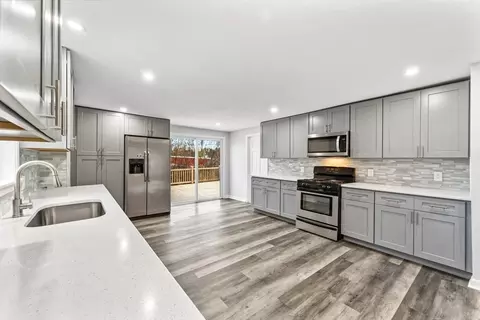 41 Berry St, Fitchburg, MA 01420