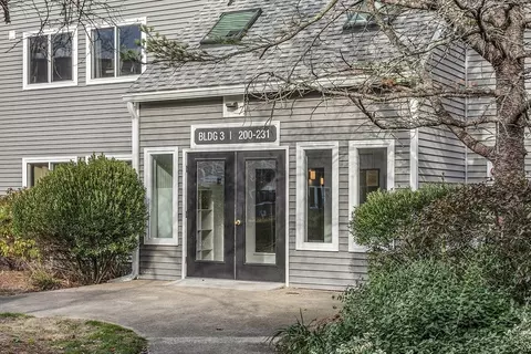 255 North Rd #201, Chelmsford, MA 01824