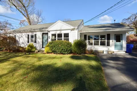 76 Glebe Ct, Taunton, MA 02780