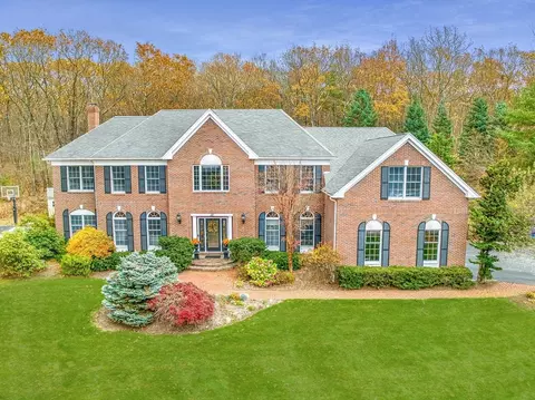 12 Greenwood Rd, Hopkinton, MA 01748
