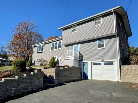 52 Fort Meadow Dr, Hudson, MA 01749