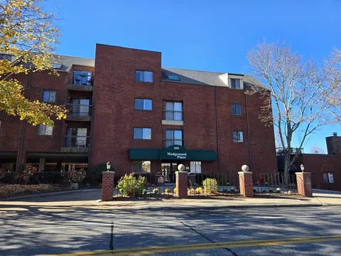 666 Main St #L3, Winchester, MA 01890