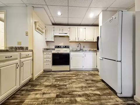 Kitchen - 61 Bramblebush Dr, Cotuit, MA 02635 photo 4 of 4