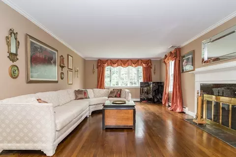 40 Edgewater Dr, Needham, MA 02492 photo 4