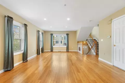 Living - 35 Collins St #31, Danvers, MA 01923 photo 3 of 4