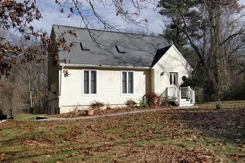 46 Old Powder House Rd, Lakeville, MA 02347