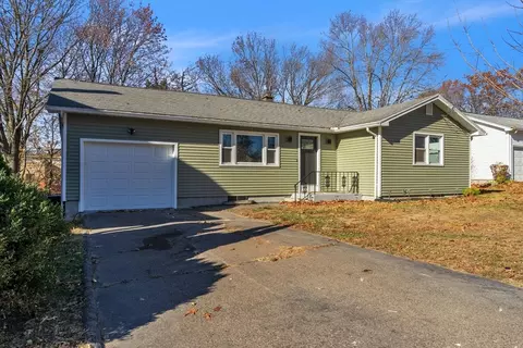 40 Chapin St, Holyoke, MA 01040