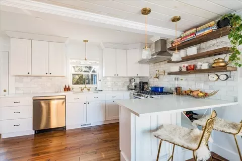 Kitchen - 1 School St, Holbrook, MA 02343 photo 2 of 3