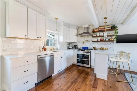 Kitchen - 1 School St, Holbrook, MA 02343 photo 1 of 3