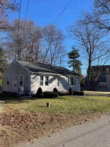 38 Colonial Rd, Webster, MA 01570