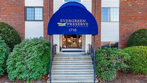 1710 Skyline Dr #8, Lowell, MA 01854