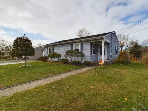 30 Saucier St, Acushnet, MA 02743 photo 2