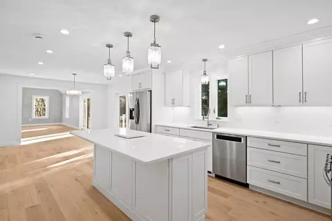 48 Elm St, Halifax, MA 02338 photo 4