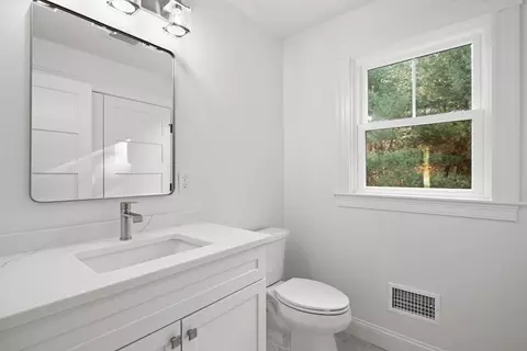 48 Elm St, Halifax, MA 02338 photo 8