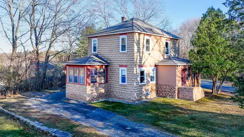 7 E Dracut, Methuen, MA 01844