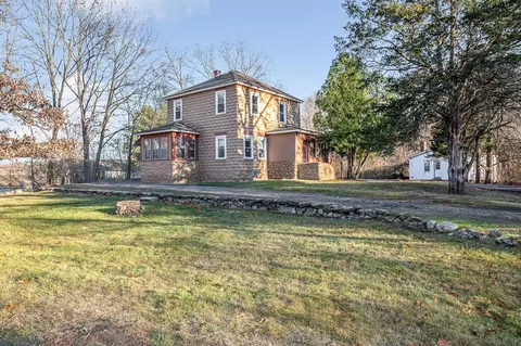 Exterior - 7 E Dracut, Methuen, MA 01844 photo 5 of 7